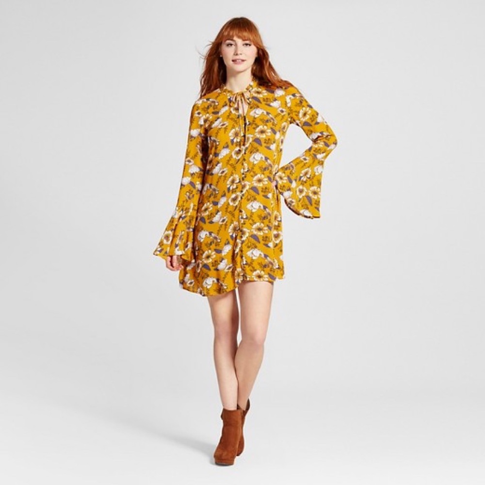 Bell sleeve yellow shift dress with pockets!